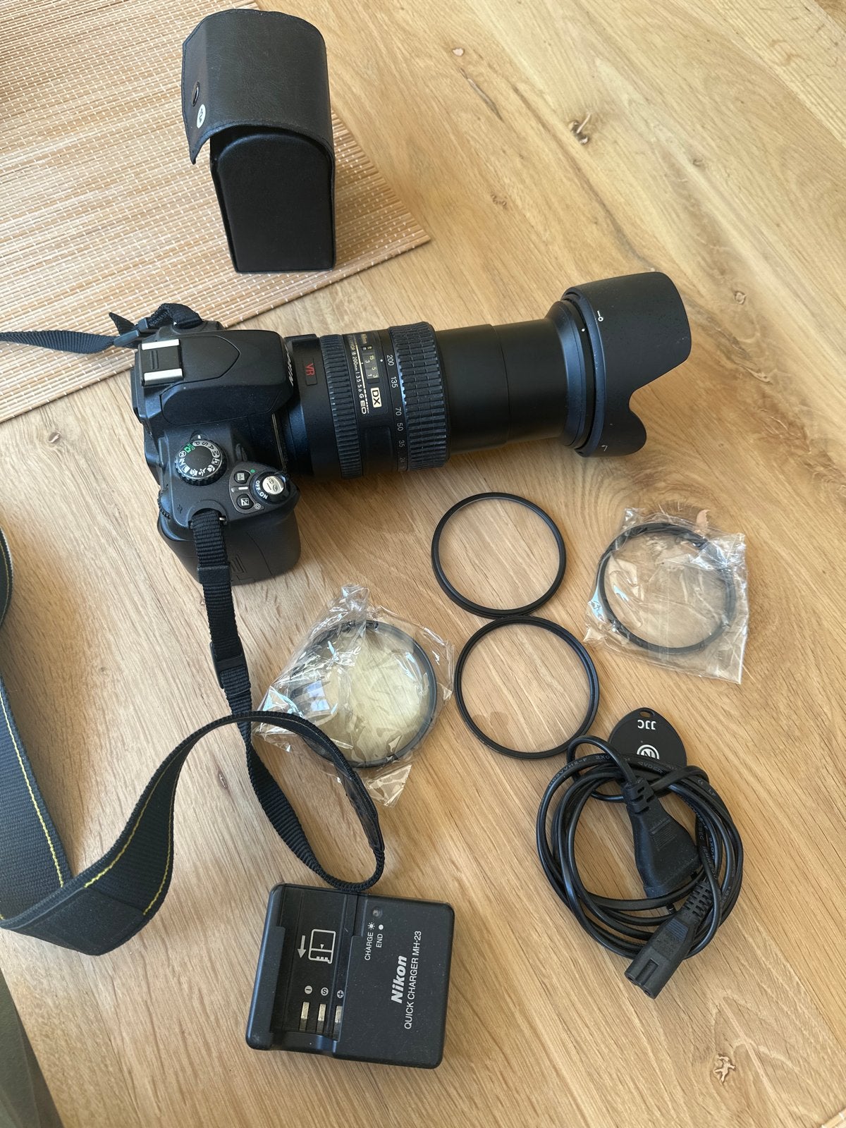 Nikon D40 spiegelreflexcamera met AF-S Nikkor 18-200mm lens, Gebruikt, Spiegelreflex, Accu, Nikon