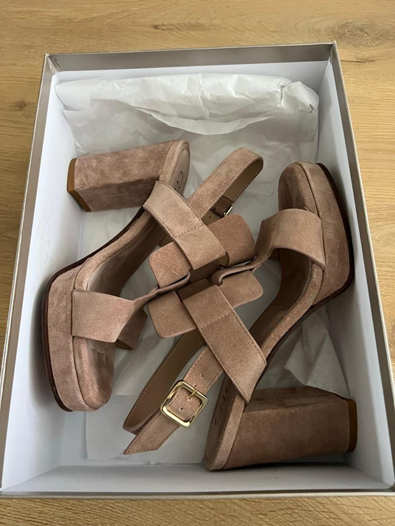 Nieuwe Gioia sandalen maat 37, Ophalen of Verzenden, Zo goed als nieuw, Beige, Sandalen of Muiltjes