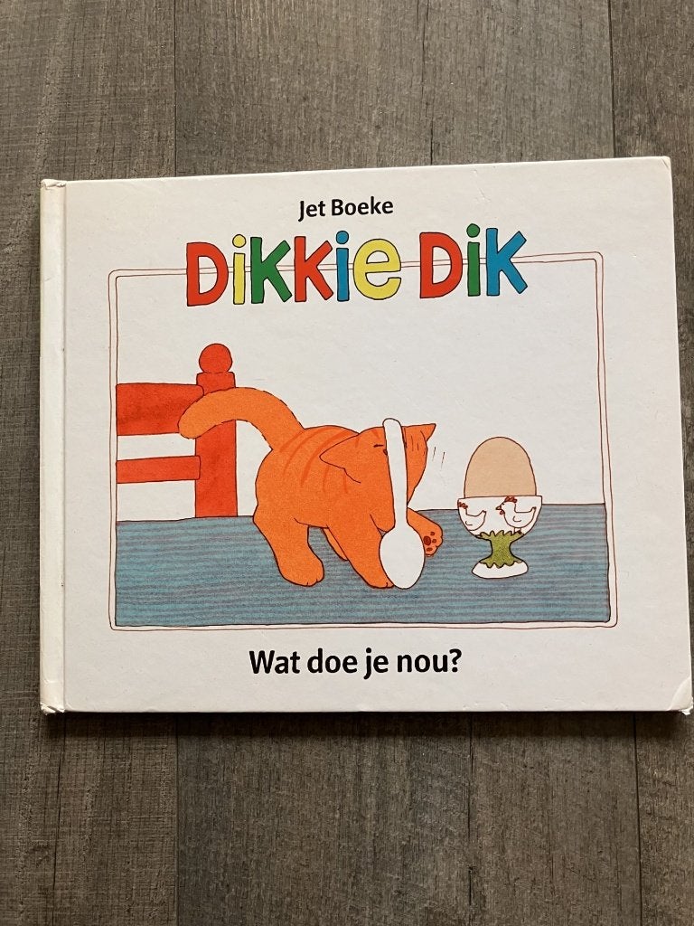 Dikkie Dik - Wat doe je nou, Boeken, Ophalen of Verzenden, Zo goed als nieuw, 2 tot 3 jaar
