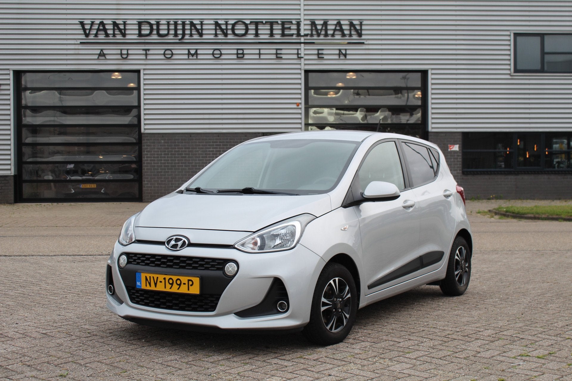 Hyundai i10 1.0i Go! / Carplay / LMV 13" / Cruise / N.A.P., Voorwielaandrijving, Stof, Gebruikt, 4 stoelen