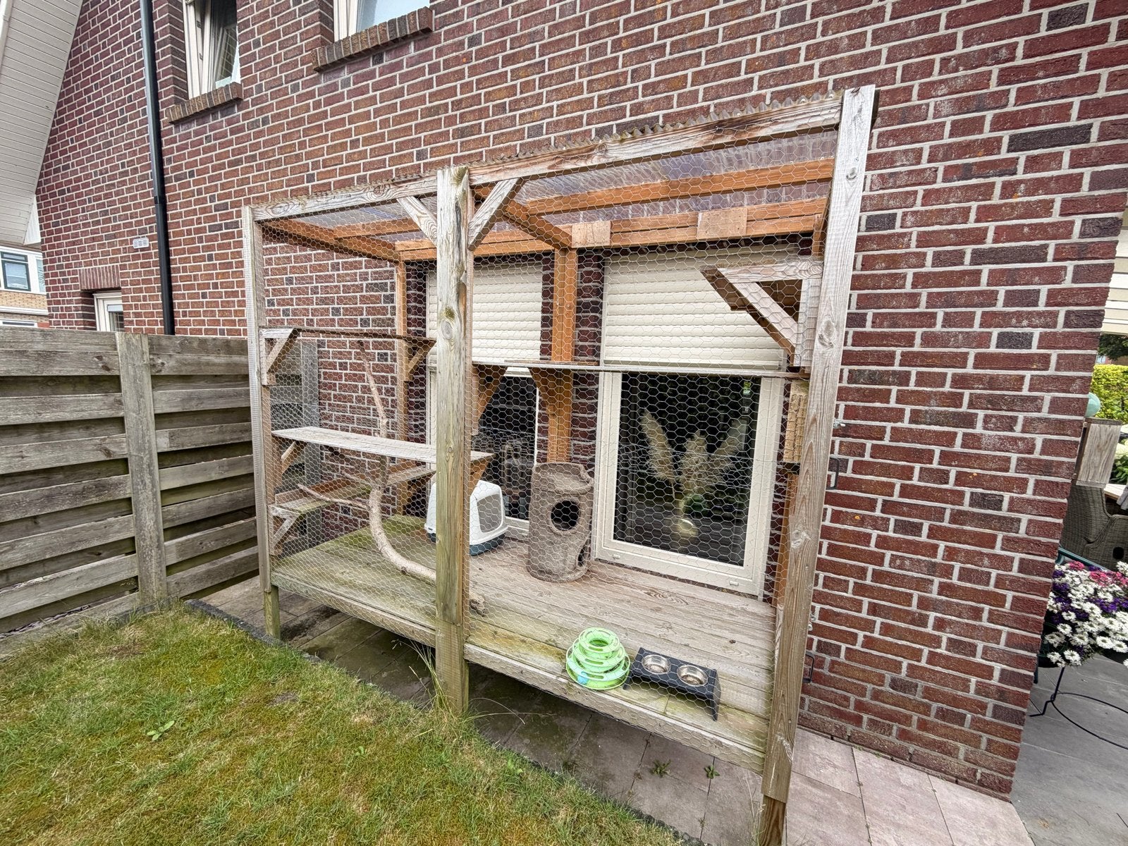 Een katten ren of ander dierenverblijf, Ophalen, Gebruikt