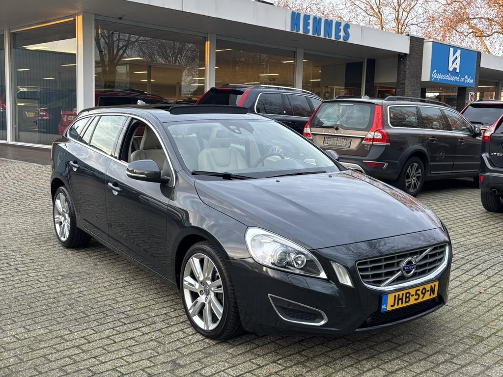 Volvo V60 3.0 T6 AWD Summum Schuidak keyless Premium sound, Auto's, Volvo, Automaat, Euro 5, Automatische klimaatregeling, Vierwielaandrijving