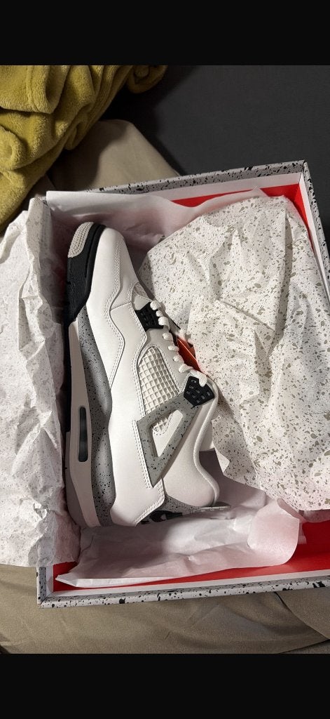 Air Jordan 4 Retro White Cement (2025) Maat 44, Ophalen, Wit, Nieuw, Sneakers of Gympen