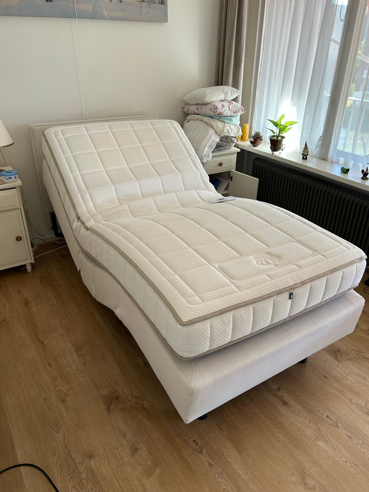 Auping M2 elektrisch verstelbaar bed 100x200 inlc. Matras, Ophalen, Eenpersoons, Beige, Zo goed als nieuw