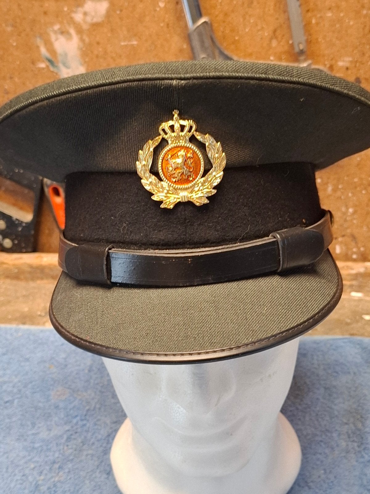 Officerspet model DT2000, maat 58, in perfecte staat, Verzenden