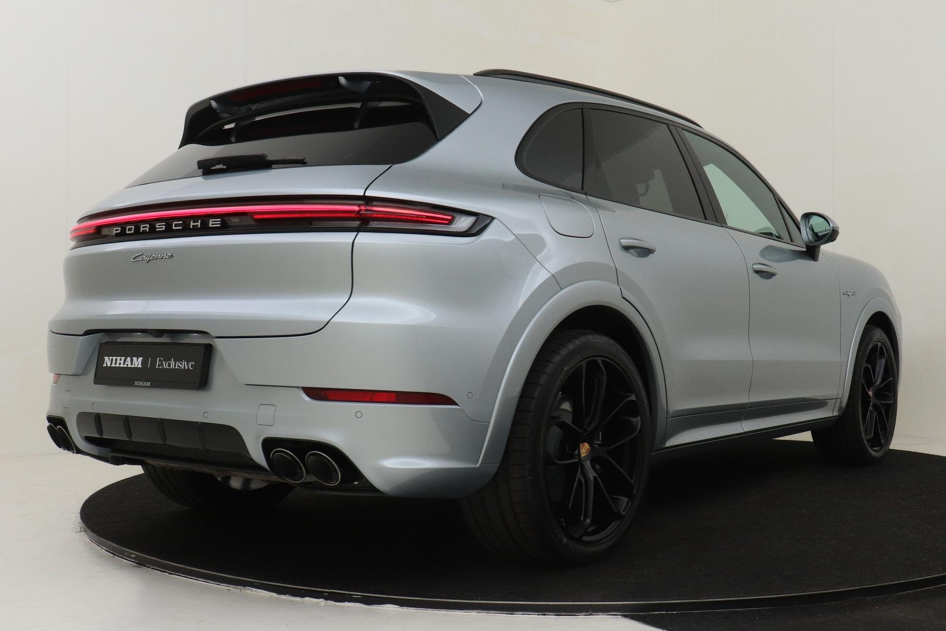 Porsche Cayenne 3.0 E-HYBRID -SPORT DESIGN|SPORT CHRONO|22"L, Automaat, Gebruikt, Euro 6, 2995 cc
