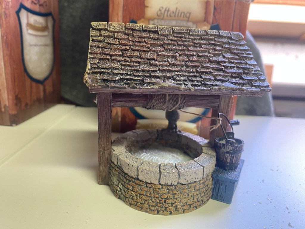 LuVille Efteling miniatuur Waterput Vrouw Holle, Efteling, Info@efteling.com, Ophalen of Verzenden, Beeldje of Poppetje