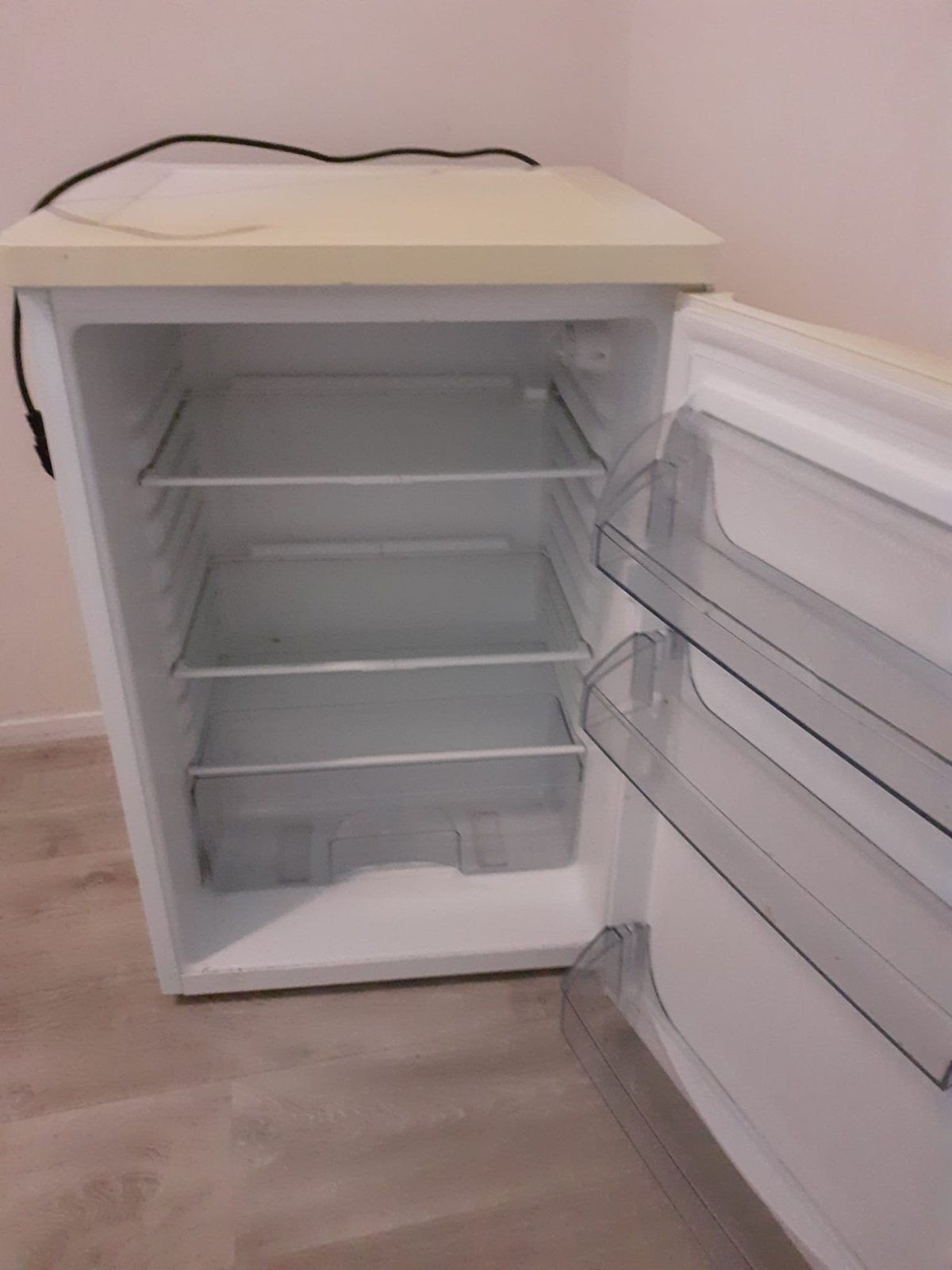 Foto 5 van Gratis wasmachine,koelkast en vriezer