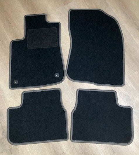 Mattenset voor een Peugeot 208 type 1, Info@schoenek.de, Nieuw, Ophalen of Verzenden, Gabor-Schönek-Straße 1 -5, 93149 Nittenau
