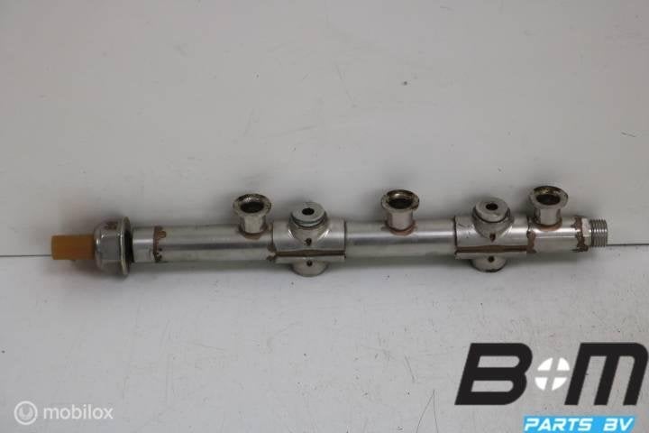 Brandstofrail VW Caddy 2k3 2016 04C133320C, Gebruikt