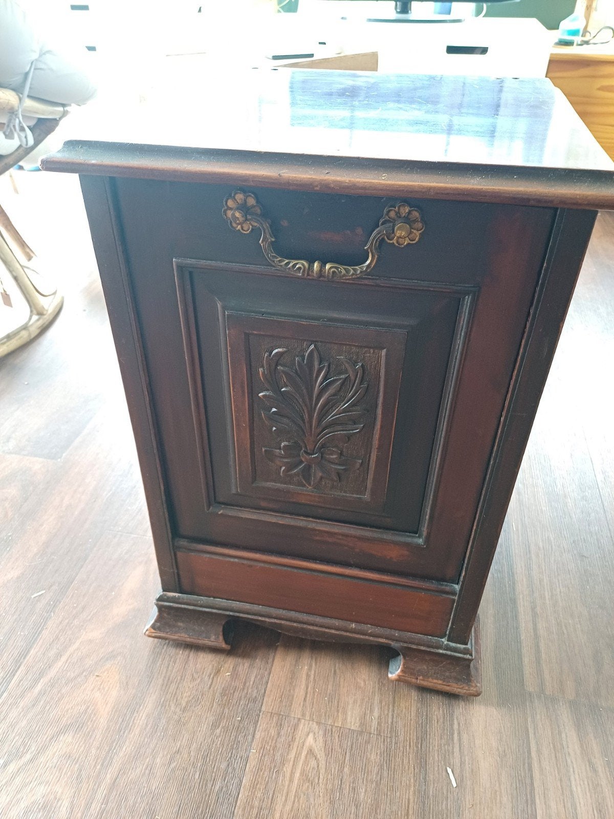 Antieke kolenbak/haardhoutbak met decoratief houtsnijwerk, Antiek en Kunst, Ophalen