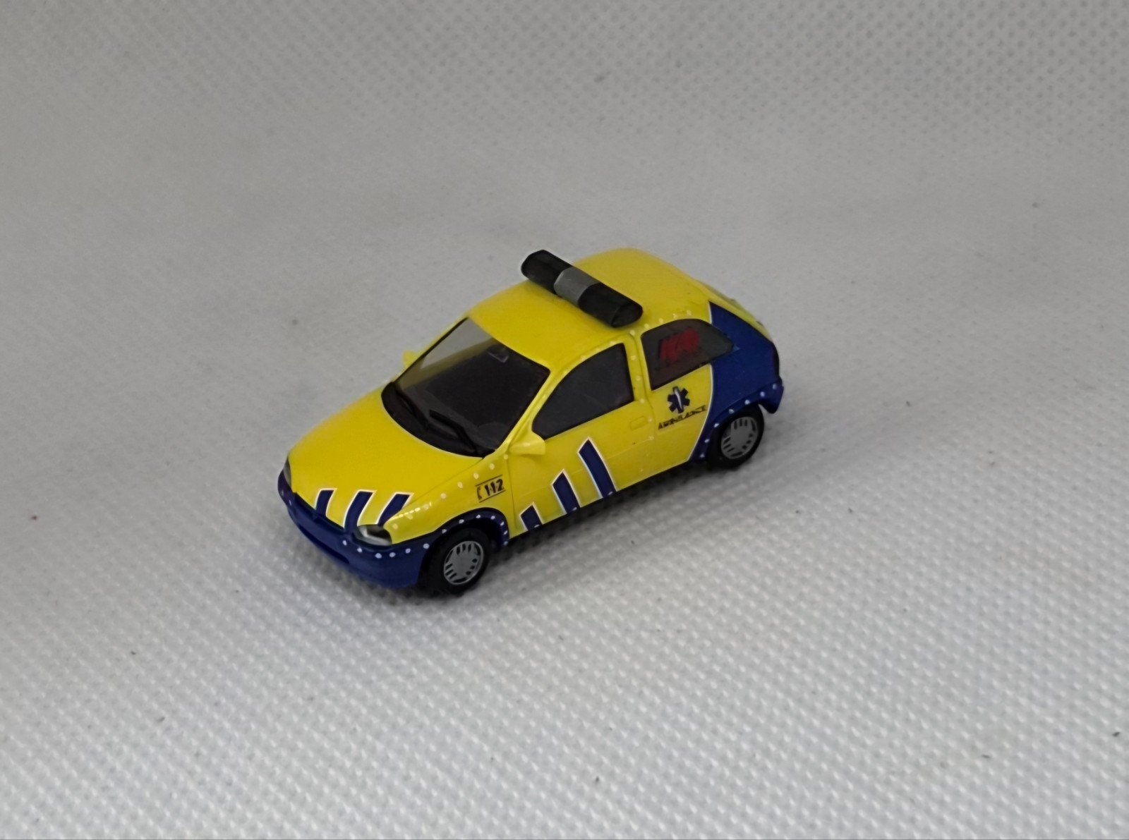 Opel Corsa Ambulance, Ophalen of Verzenden, Auto, Herpa