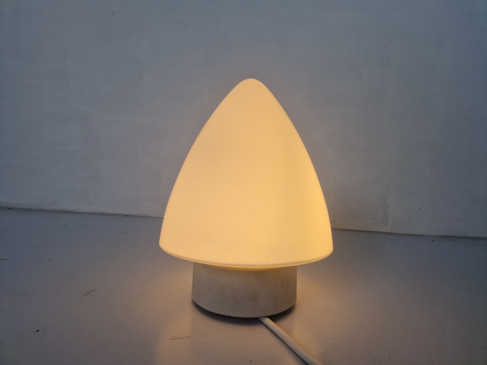 Vintage kegel plafond lamp glas design., Onbekend, Ophalen of Verzenden, Glas, Onbekend