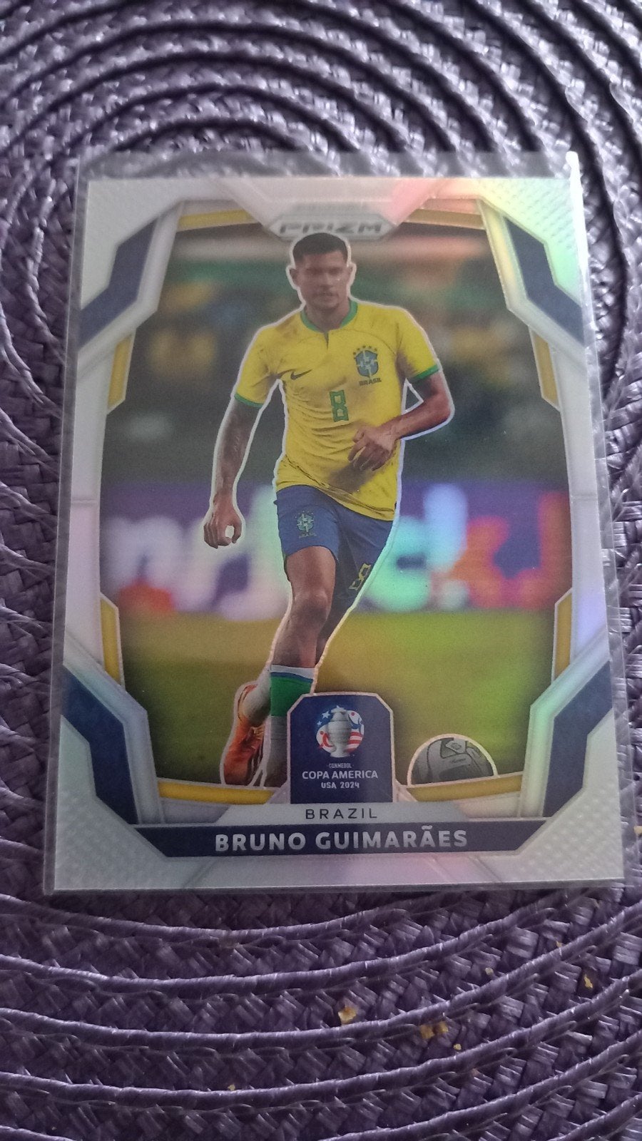 Panini Prizm Copa America 2024 - Bruno Guimarães, Ophalen of Verzenden, Zo goed als nieuw, Buitenlandse clubs, Spelerskaart