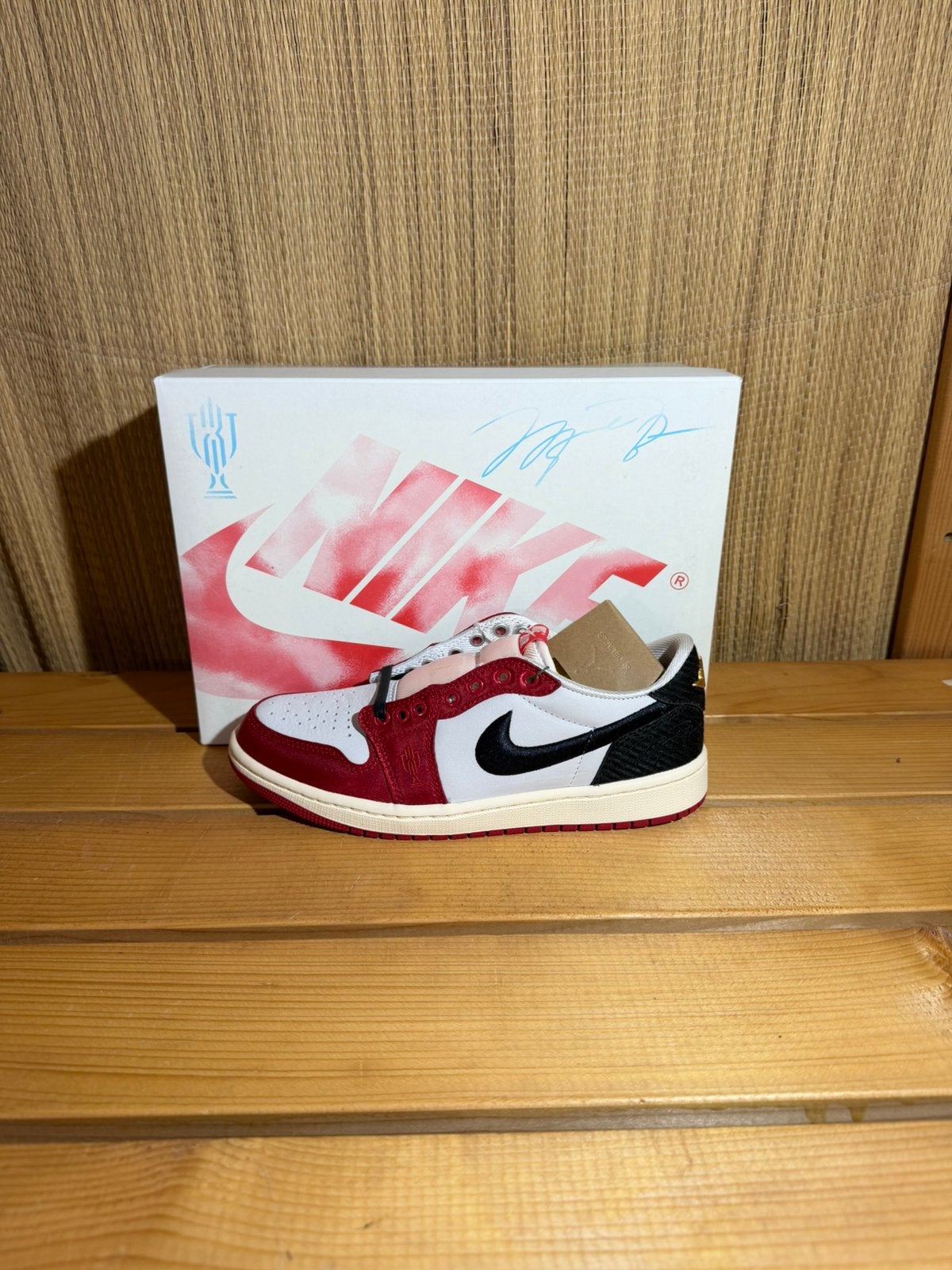 Jordan 1 Retro Low OG Trophy Room Rookie Card Away, Ophalen of Verzenden, Nieuw, Overige kleuren