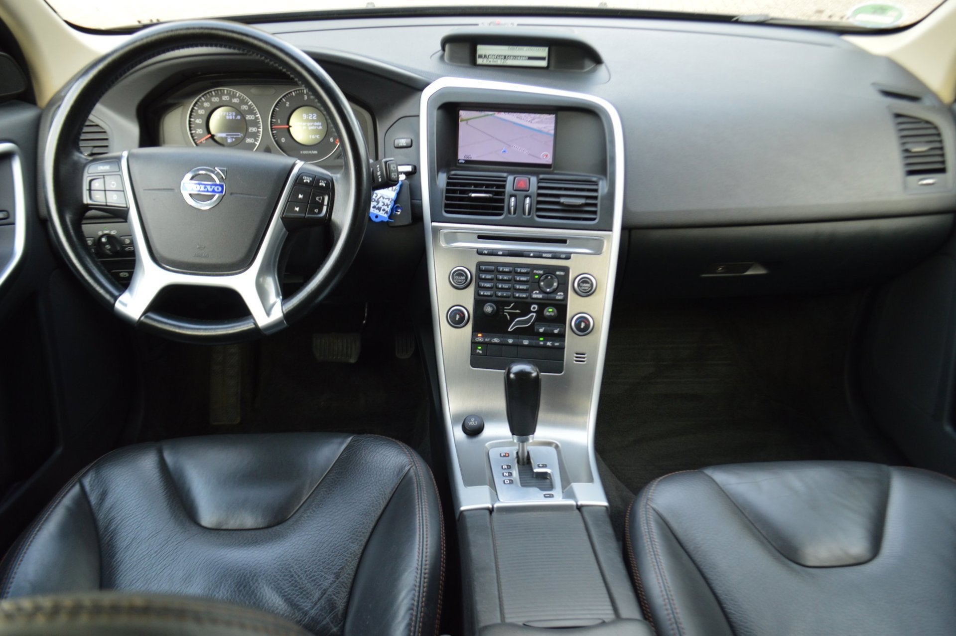 Volvo XC60 2.4D 1e eig dealeronderh! Trekhaak, All-season, N, Auto's, Dealer onderhouden, Zwart, Zwart, Bedrijf