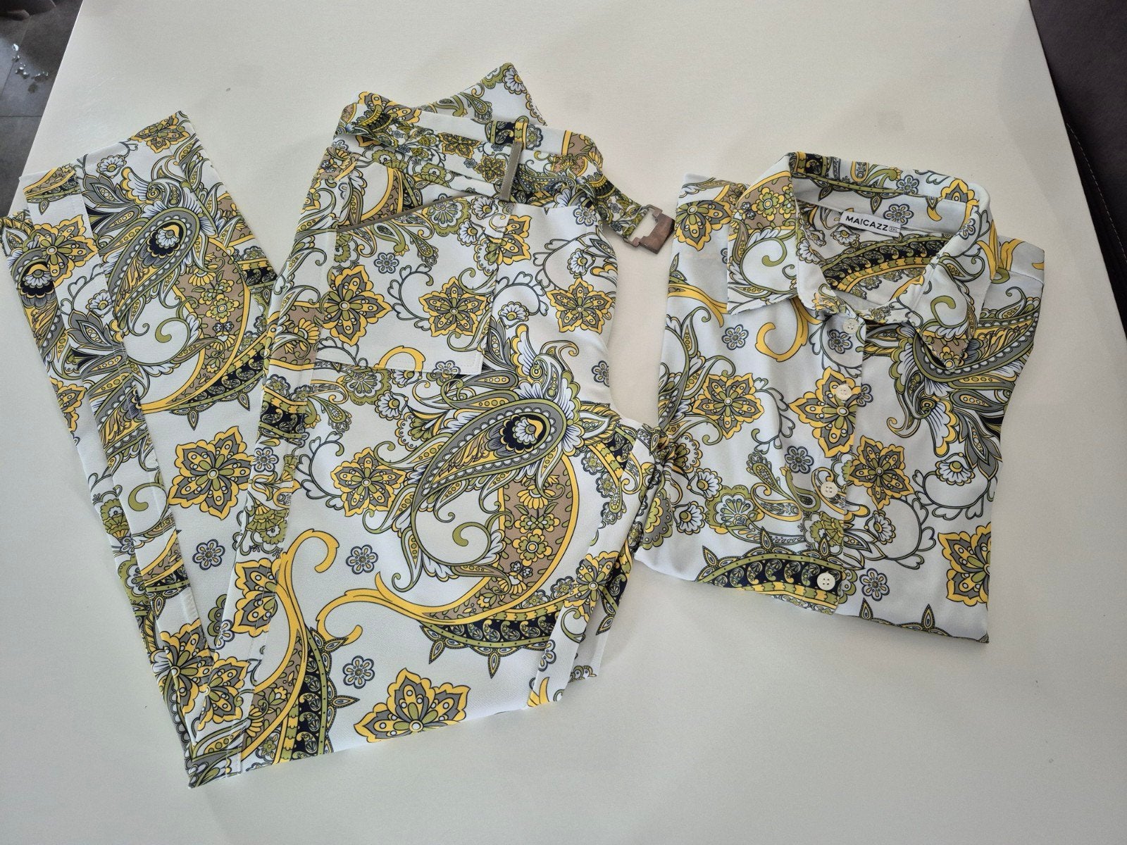 Unieke Maicazz blouse & Zizo broek set - Paisley print, Kleding | Dames, Kostuum of Pak, Overige kleuren, Maat 42/44 (L), Ophalen of Verzenden