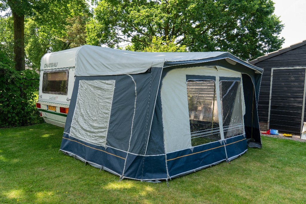 Chateau La Car Trophée | Gezinscaravan stapelbed & voortent, Caravans en Kamperen, Caravans, Chateau, Kachel, Treinzit, Particulier