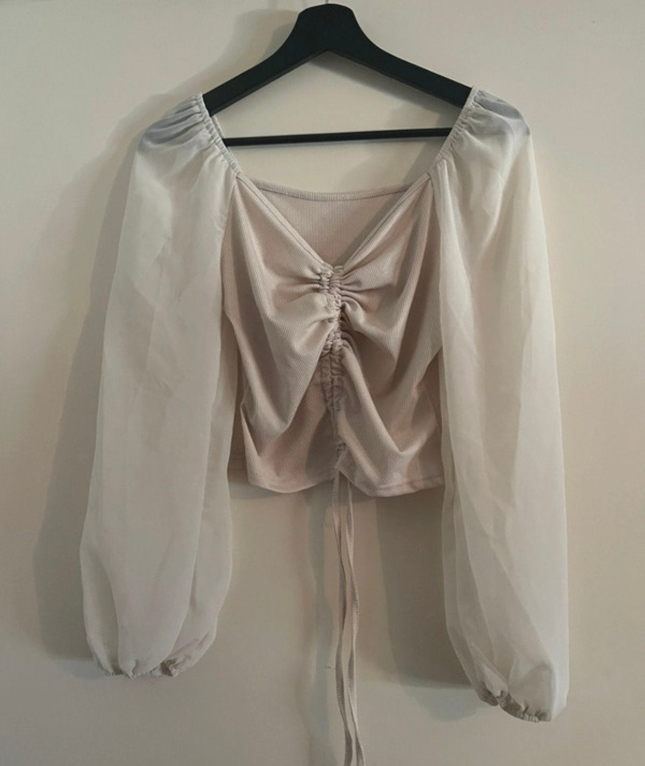 Crèmekleurige crop top met pofmouwen, Maat 38/40 (M), Verzenden, Beige, Zo goed als nieuw