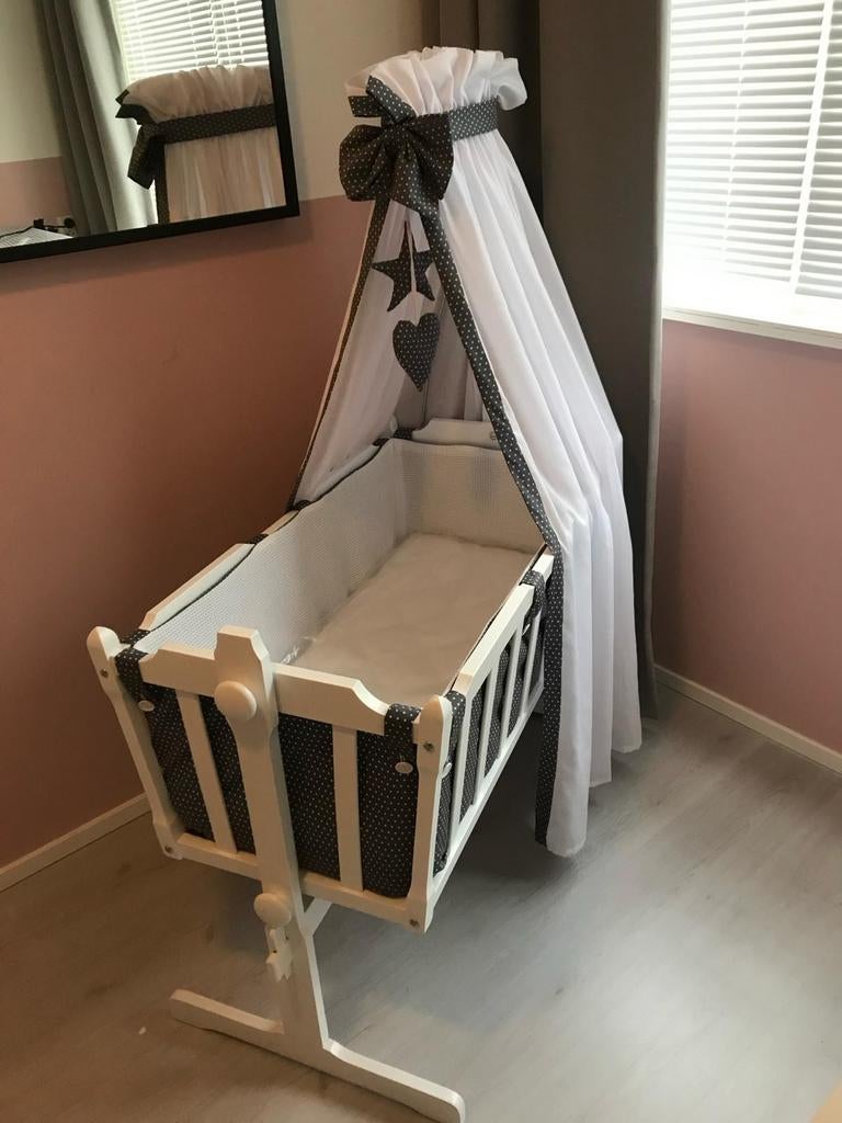 Witte Wieg met Schommelfunctie en Hemeltje, Kinderen en Baby's, Babywiegjes en Ledikanten, Ophalen, Zo goed als nieuw, Wieg