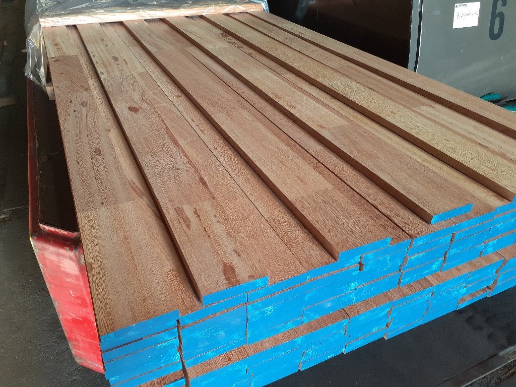 Partij 79.10m2 Angelim Pedra gevingerlast 18x90x5900mm, Planken, Nieuw, Ophalen of Verzenden, Hardhout