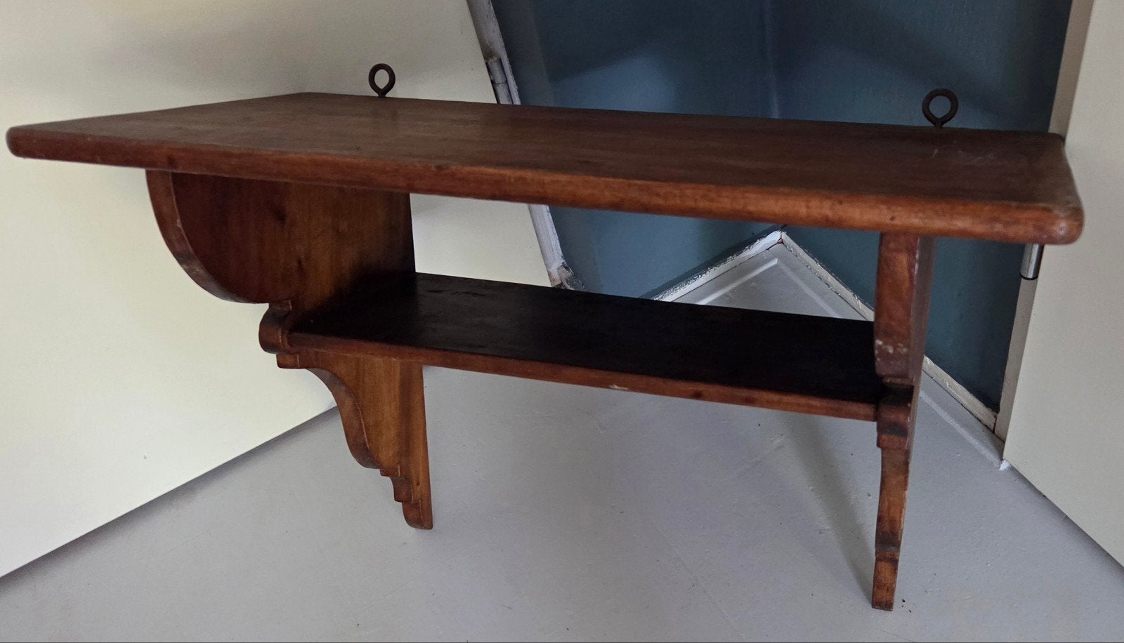 Stevig oud Frans houten wandrek of regaal. Het rek is 61 cm, Ophalen of Verzenden