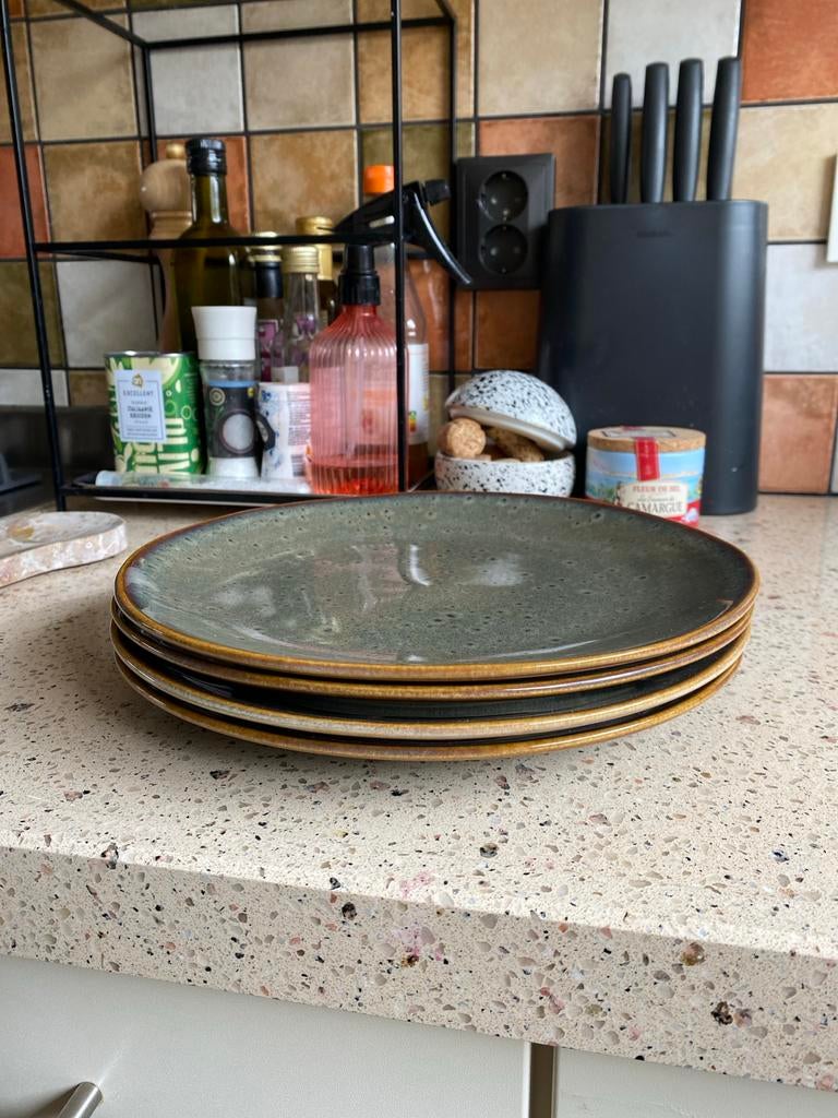 4 HEMA borden, zo goed als nieuw, Huis en Inrichting, Keuken | Servies, Ophalen, Keramiek, Zo goed als nieuw, Bord(en)