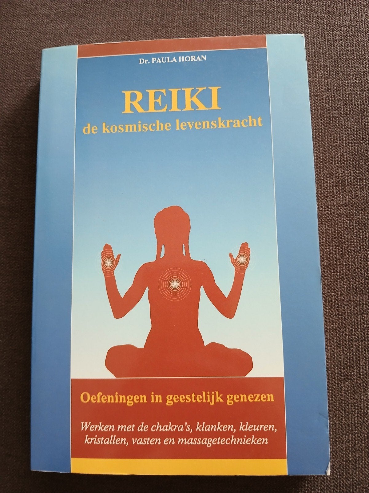 Reiki de kosmische levenskracht, Ophalen of Verzenden, Zo goed als nieuw, Spiritualiteit algemeen, Achtergrond en Informatie