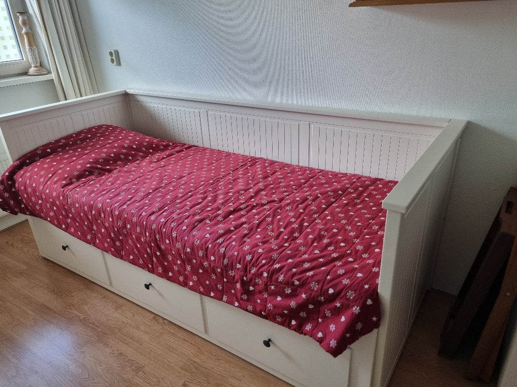 Hemnes bedbank incl 1 matras, Ophalen, Wit, Tweepersoons, Zo goed als nieuw