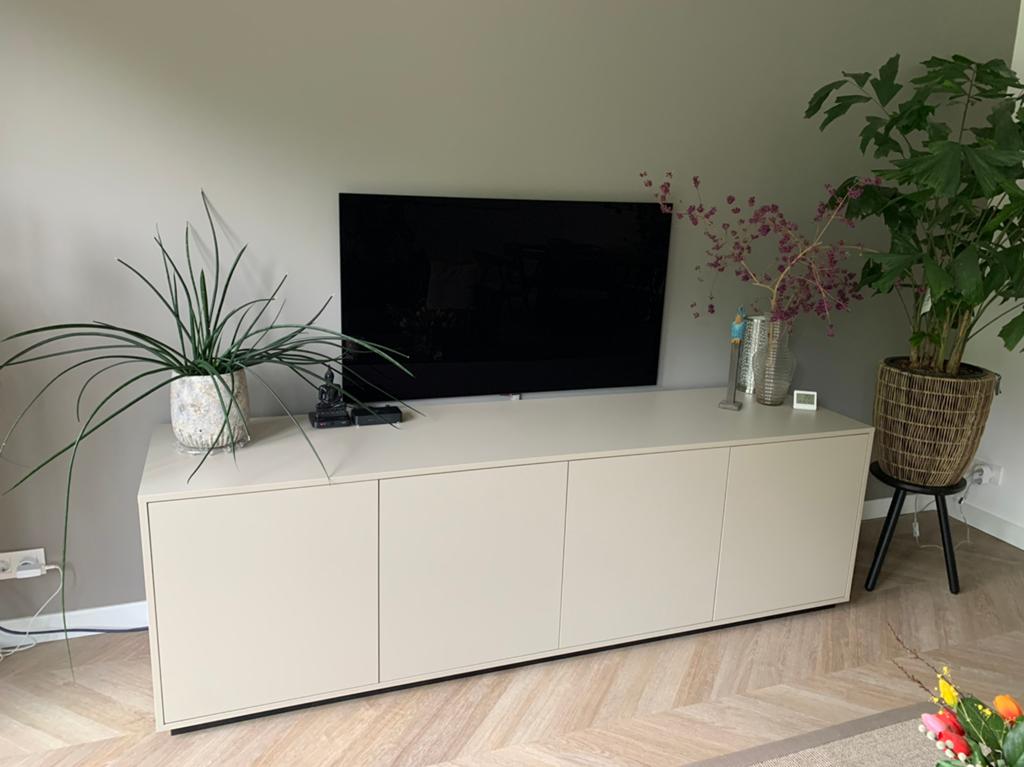 Dressoir specifiek voor Audio e.d. MEUBELMAATWERK, Overige materialen, Ophalen of Verzenden, Zo goed als nieuw, 200 cm of meer