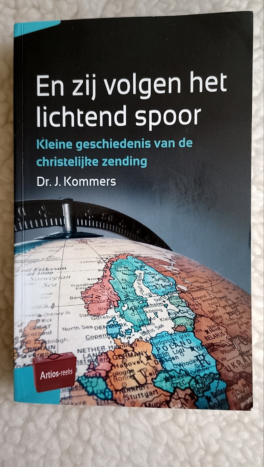 Boek: En zij volgen het lichtend spoor - Dr. J. Kommers, Boeken, Ophalen of Verzenden, Gelezen, Dr. J. Kommers, Christendom | Protestants