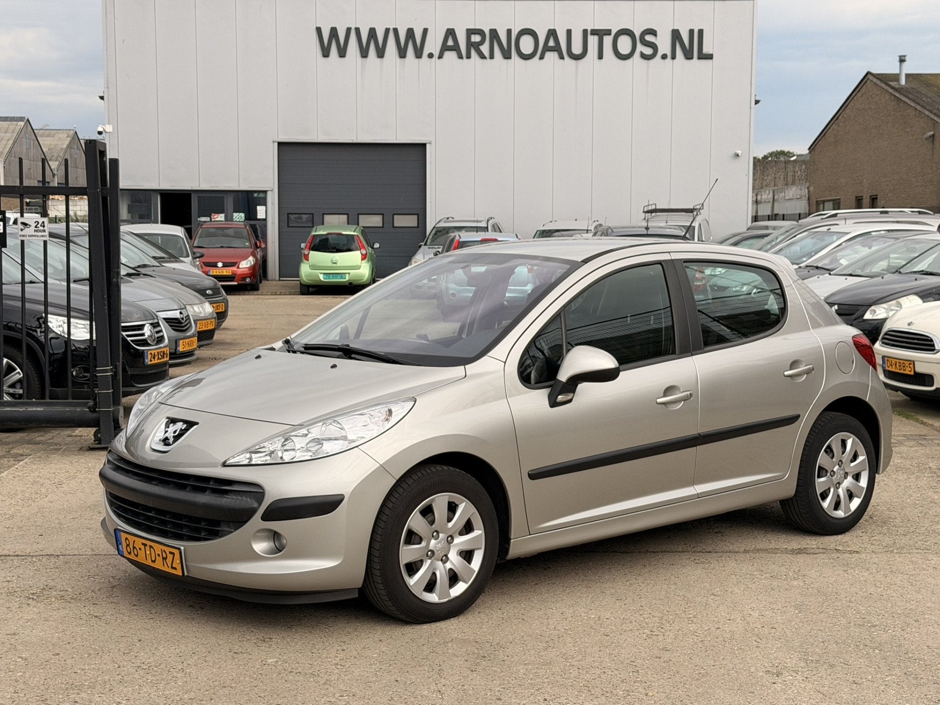 Peugeot 207 1.4-16V XT 5-DEURS, AIRCO, NIEUWE DISTRIBUTIESET, Voorwielaandrijving, 4 cilinders, 49 €/maand, Origineel Nederlands