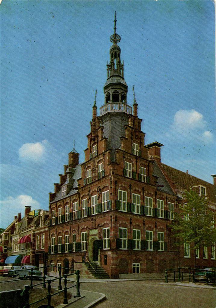 Franeker, Raadhuis - auto - 1982 gelopen, Verzamelen, Ansichtkaarten | Nederland, Ophalen of Verzenden, Voor 1920, Gelopen, Friesland