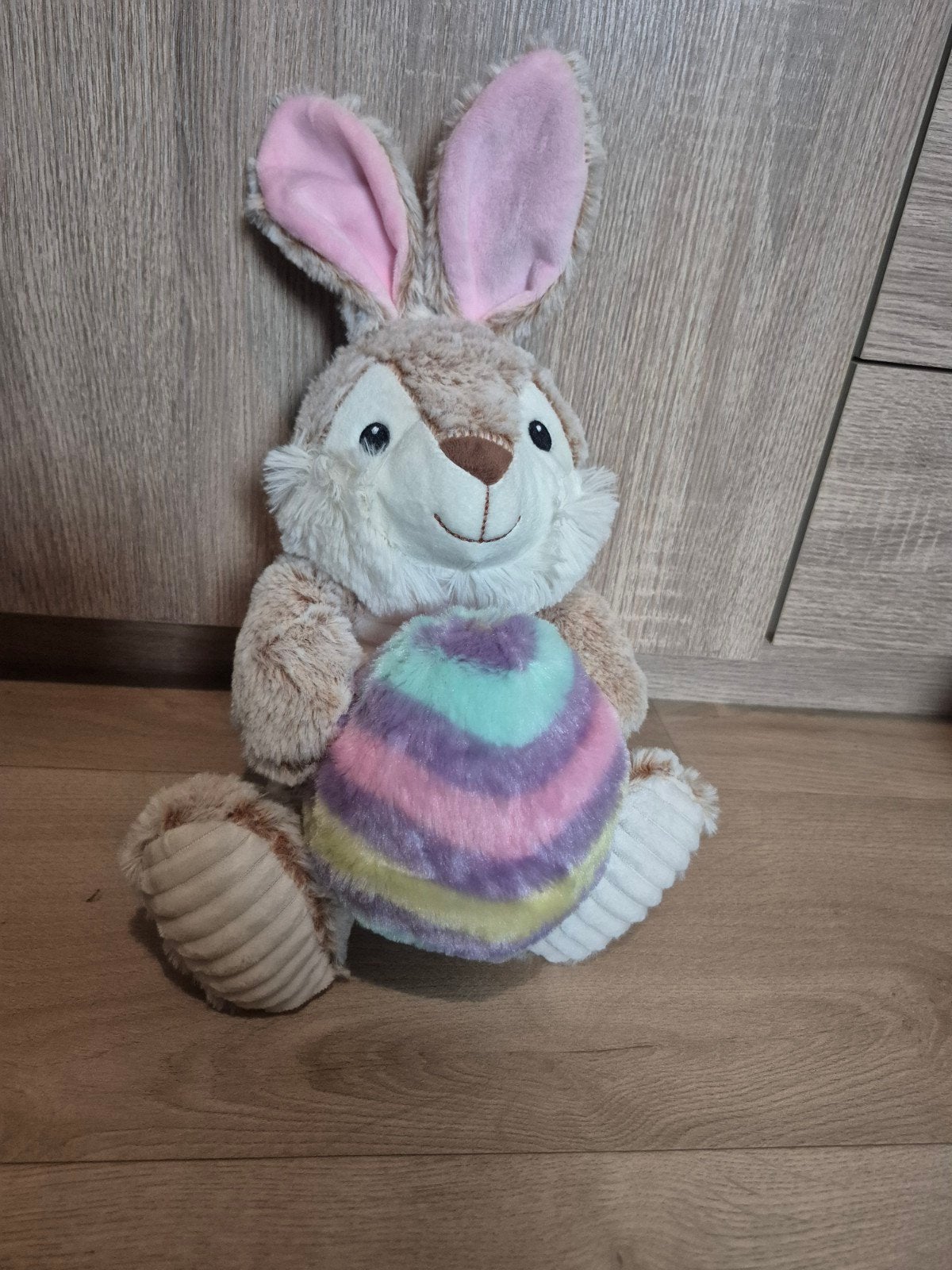 konijn / paashaas knuffel met ei, Ophalen of Verzenden