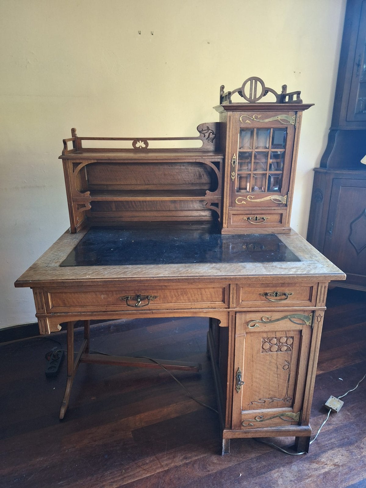 Antiek bureau met Art Nouveau-details ca uit jaar 1900/1915, Ophalen