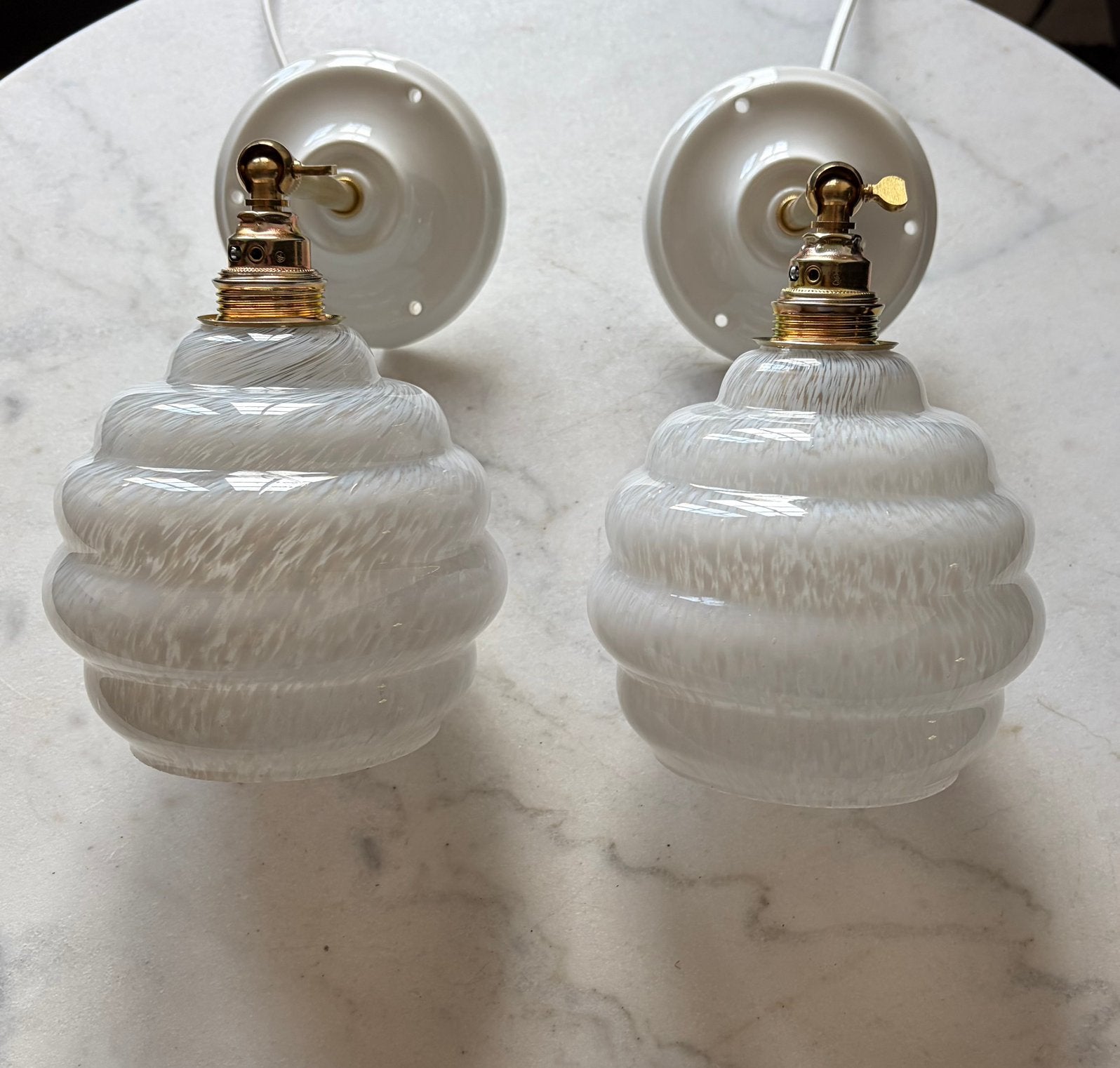 Set 2 vintage wandlampen clichy wit glas glazen lamp kap, Ophalen of Verzenden, Glas