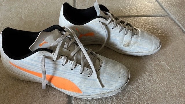 Puma schoenen maat 39. Twee slijtage plekken op het witte, Ophalen of Verzenden, Gedragen, Wit