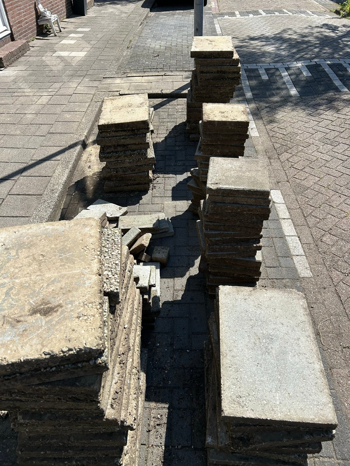 Gratis: betontegels 60x40 30x30 en overige(ca. 14m2), Tuin en Terras, Tegels en Klinkers, Ophalen, Gebruikt, 10 m² of meer, Beton