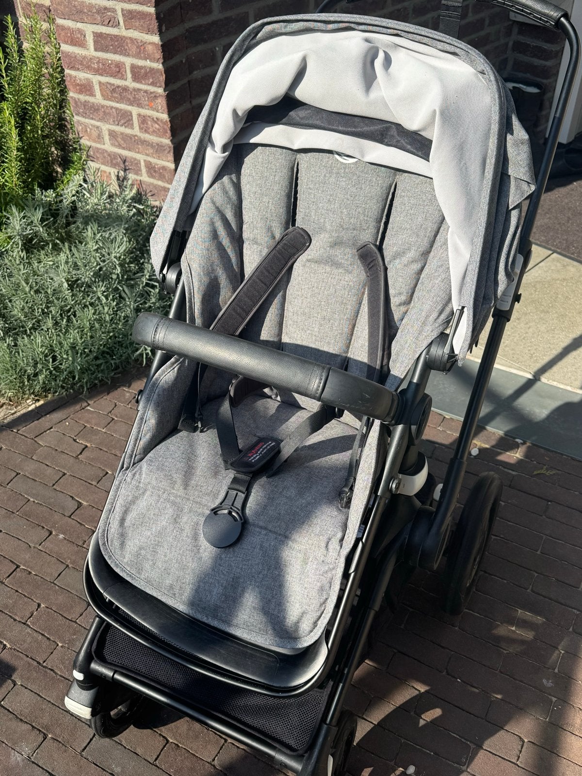 Foto 4 van Bugaboo Fox 2 kinderwagen grijs zwart inclusief alles