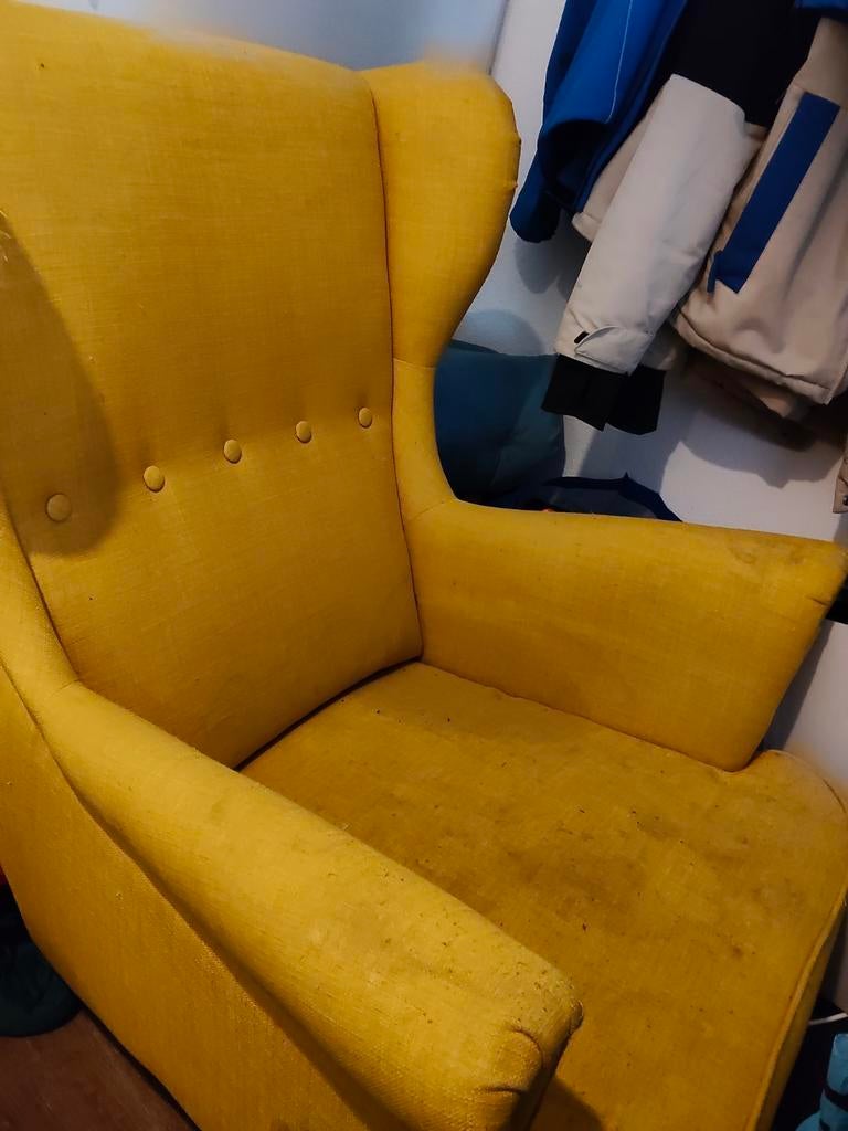 Ikea Strandmon fauteuil en voetenbank - Geel, Huis en Inrichting, Fauteuils, Ophalen, Gebruikt, 75 tot 100 cm, 75 tot 100 cm