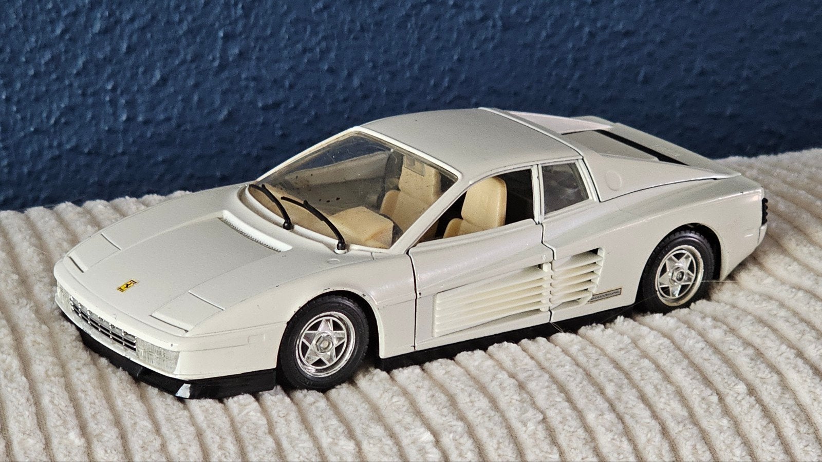 Witte Ferrari Testarossa modelauto - Bburago 1:24, Ophalen of Verzenden, Gebruikt, Auto, Bburago