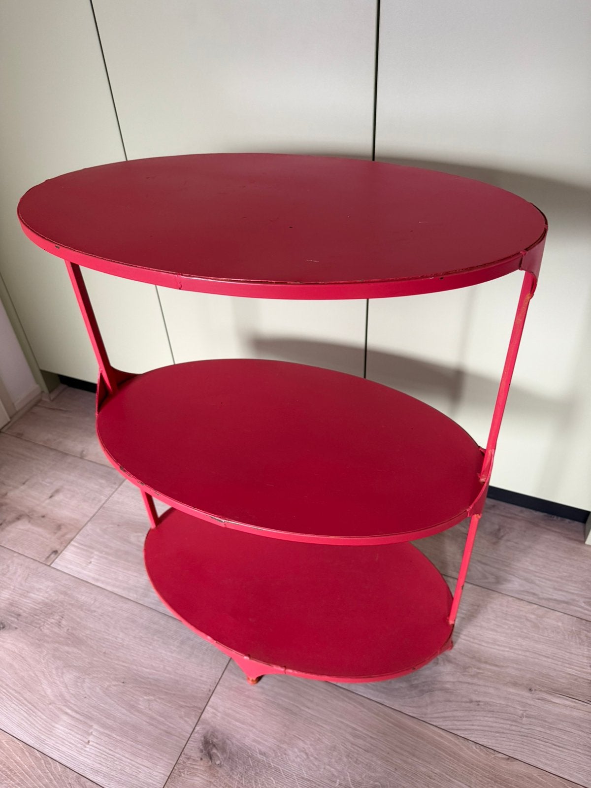 Leuke rode metalen retro bijzettafel, Ophalen, Minder dan 55 cm, Metaal of Aluminium, Rond