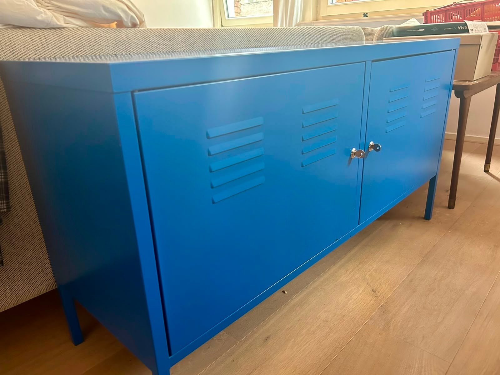 Ikea PS - Blauwe metalen kast met 2 deuren en sloten, Ophalen, Gebruikt