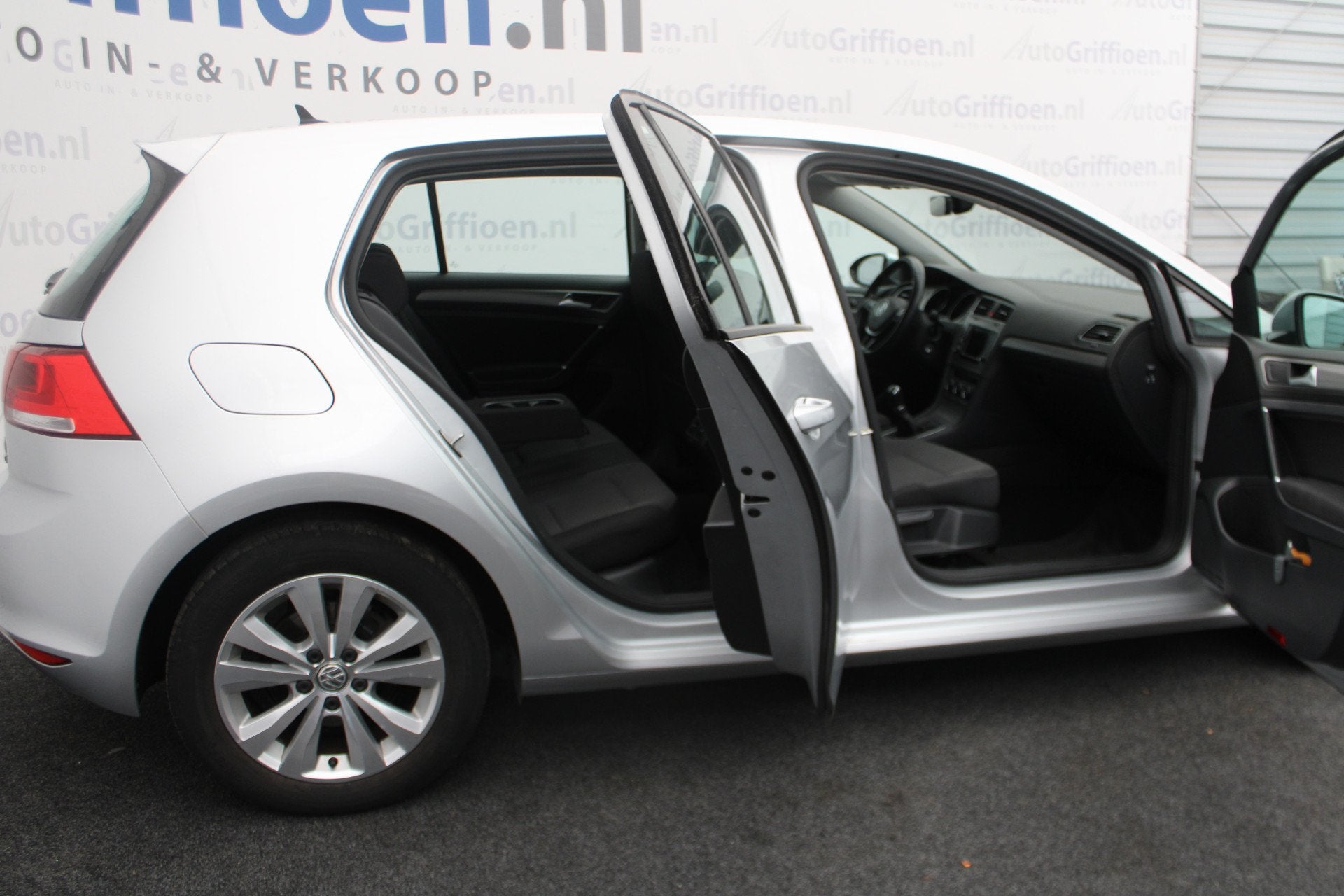 Foto 15 van Volkswagen Golf 1.0 TSI Comfortline keurige 5-deurs met klim