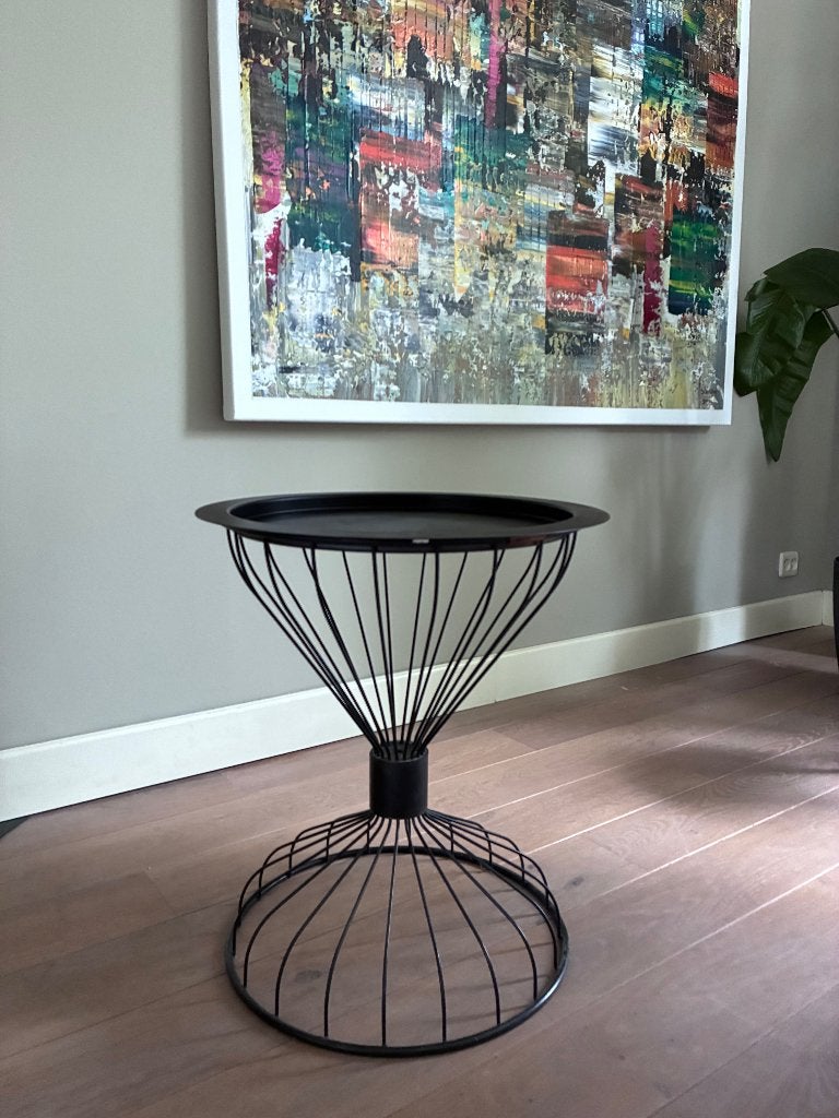 Zwart metalen bijzettafel – industrieel design, Huis en Inrichting, Minder dan 55 cm, Gebruikt, Metaal of Aluminium, Ophalen