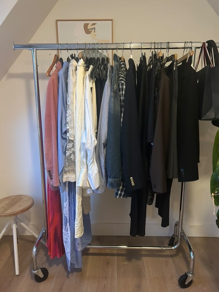 Stevig Kledingrek (2 beschikbaar), Ophalen, Met wielen, Zo goed als nieuw