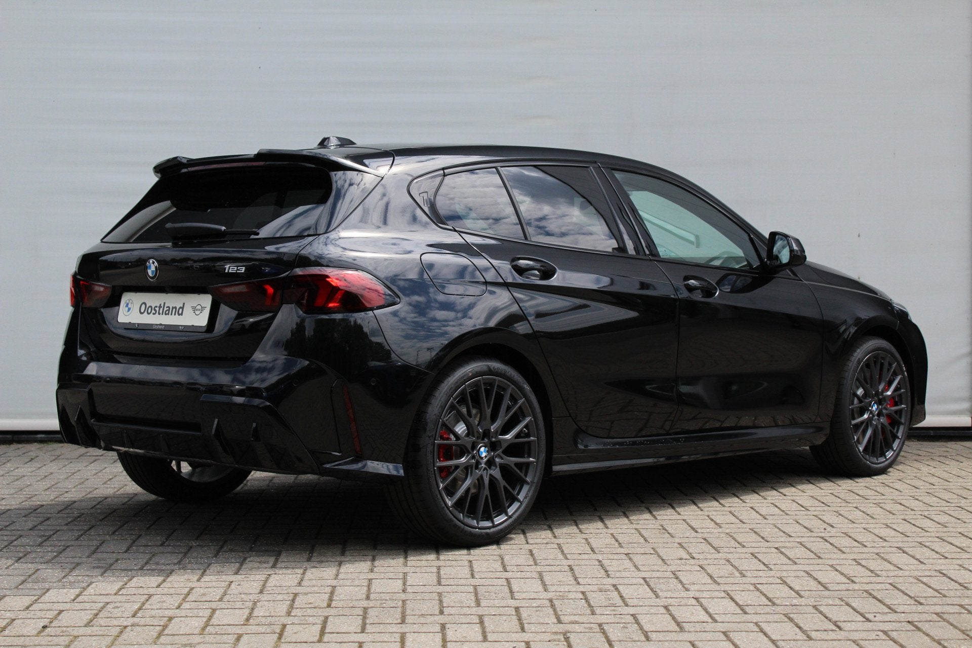 BMW 1 Serie 123 xDrive M Sport Automaat / Panoramadak / Spor, Auto's, BMW, Zwart, 4 cilinders, 1505 kg, Zwart