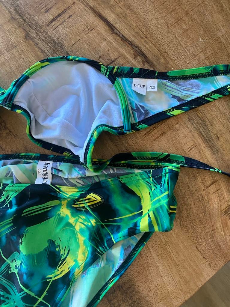 Groene bikini - Bovenstuk 42, Onderstuk 40, Ophalen of Verzenden, Zo goed als nieuw, Groen, Bikini