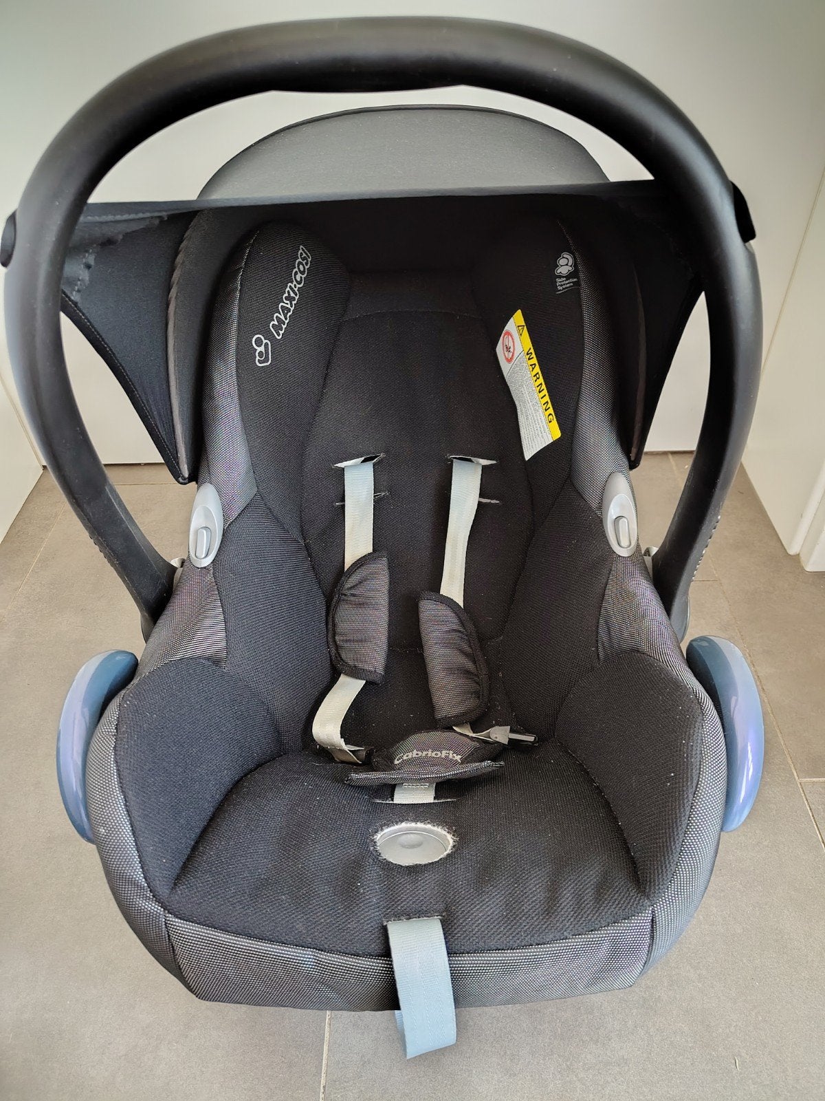 Maxi-cosi cabriofix met babyinzet, Ophalen of Verzenden, 0 t/m 13 kg, Maxi-Cosi, Autogordel