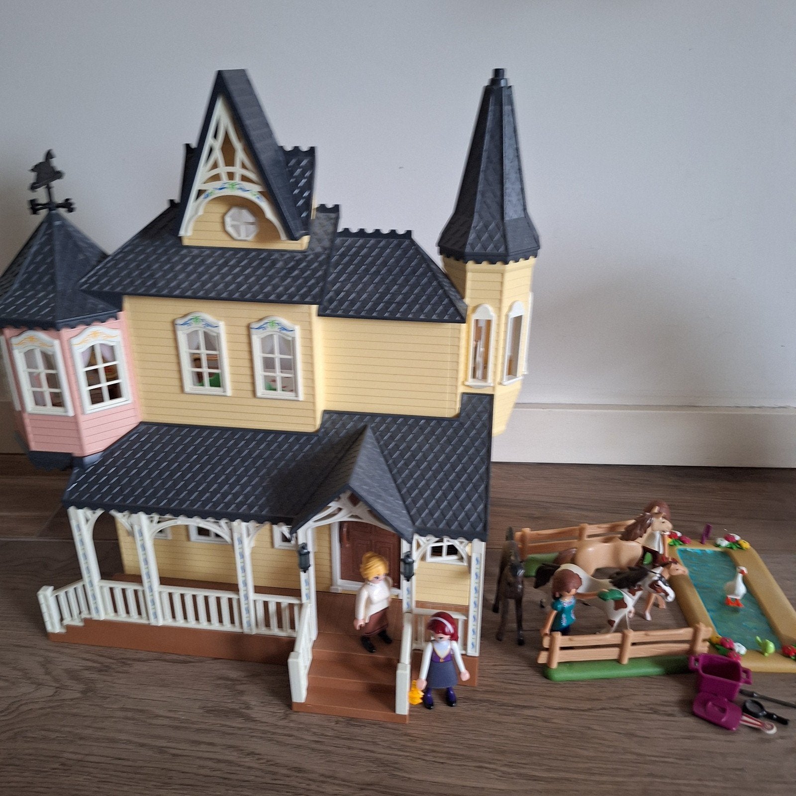 Playmobil Spirit Lucky's huis met paarden en accessoires, Gebouw, Complete set, Ophalen of Verzenden, Zo goed als nieuw